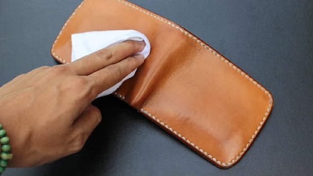 Cara Membersihkan Dompet Kulit